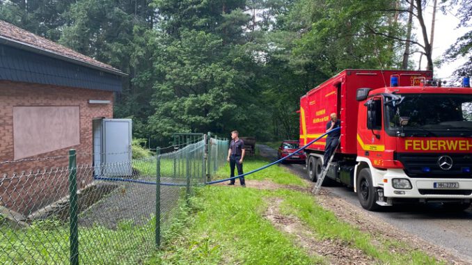 FW-MH: Bundesamt für Bevölkerungsschutz und Katastrophenhilfe und Feuerwehr Mülheim an der Ruhr organisieren Trinkwassernotversorgung im Katastrophengebiet