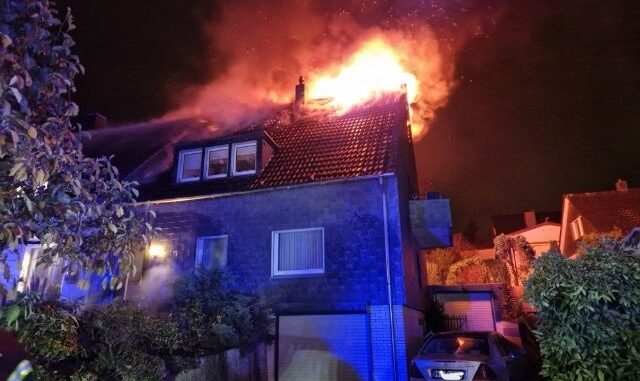 FW-MH: Dachstuhlbrand in Heißen