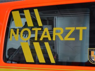 FW-MH: Drei verletzte Personen nach Verkehrsunfall