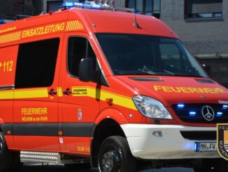 FW-MH: Fahrdraht gerissen. 22 Personen durch die Feuerwehr aus einer U-Bahn evakuiert.