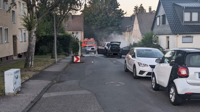 FW-MH: Gasaustritt aus PKW