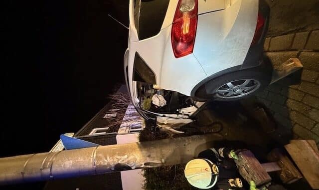 FW-MH: Gemeldeter Verkehrsunfall mit eingeklemmter Person