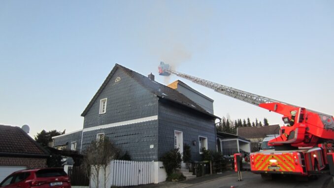 FW-MH: Kaminbrand mit starker Rauchentwicklung