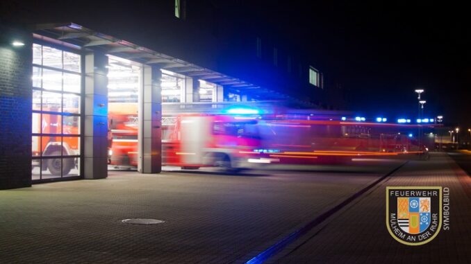 FW-MH: Küchenbrand mit einer leicht verletzten Person