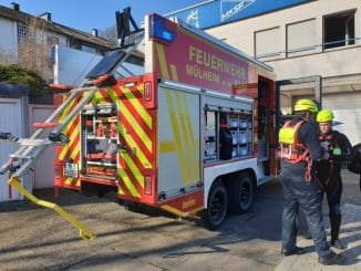 FW-MH: Leblose Person aus der Ruhr geborgen