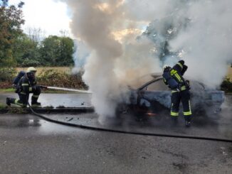 FW-MH: PKW in Vollbrand