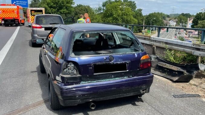 FW-MH: Schwerer Verkehrsunfall mit drei verletzten Personen auf der BAB 40 (FOTO)