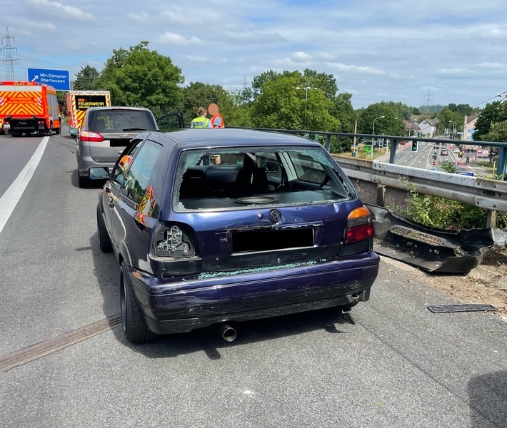 FW-MH: Schwerer Verkehrsunfall mit drei verletzten Personen auf der BAB 40 (FOTO)