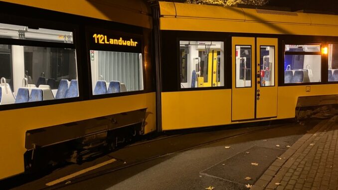 FW-MH: Straßenbahn 112 entgleist - keine Verletzten