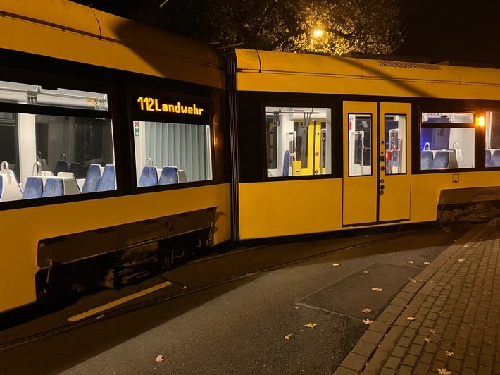 FW-MH: Straßenbahn 112 entgleist - keine Verletzten