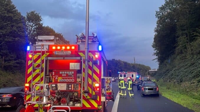 FW-MH: Verkehrsunfall auf der A40 in Fahrtrichtung Essen - Eine Person schwer verletzt