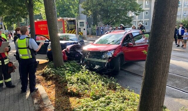 FW-MH: Verkehrsunfall auf der Denkhauser Höfe fordert zwei Verletzte