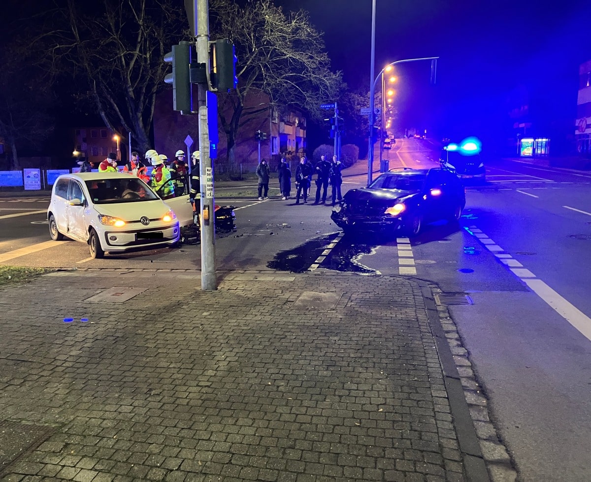 FW-MH: Verkehrsunfall in Speldorf - zwei verletzte Personen