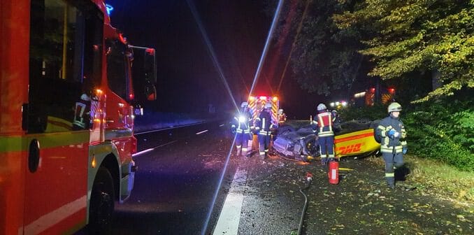 FW-MH: Verkehrsunfall mit zwei Verletzten auf der Bundesautobahn A40