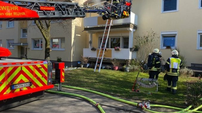 FW-MH: Wohnungsbrand in Mülheim-Saarn mit einer verstorbenen Person.