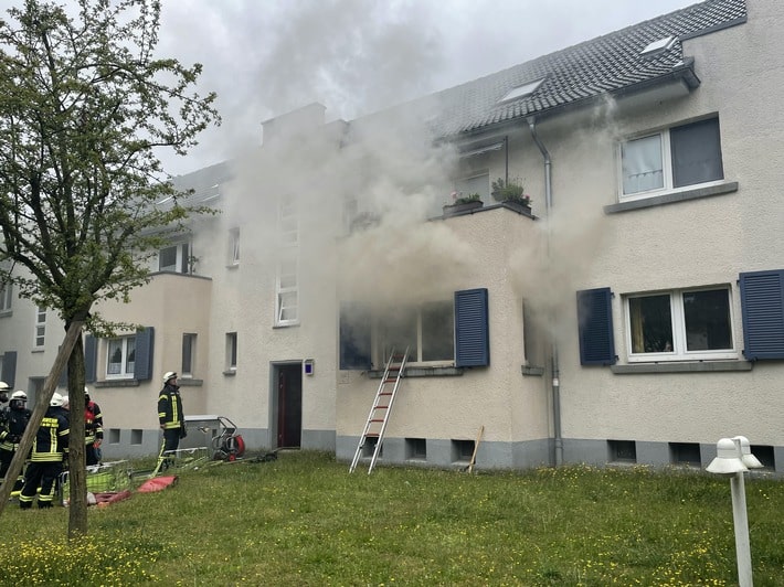 FW-MH: Zimmer in Vollbrand - Katze gerettet