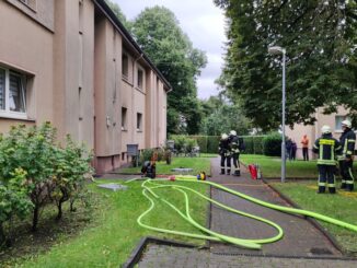 FW-MH: Zimmerbrand in Mülheim Styrum, zwei Verletzte