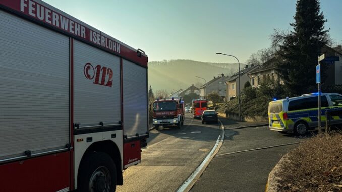 FW-MK: Einfamilienhaus durch Brandrauch unbewohnbar - Bewohner können sich selbst retten