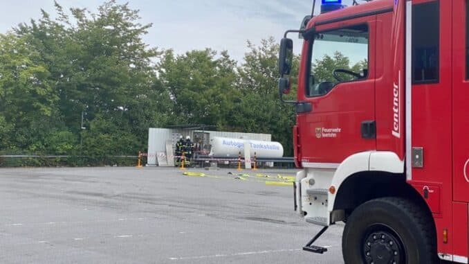 FW-MK: Gasausströmung an einer Autogas-Tankstelle
