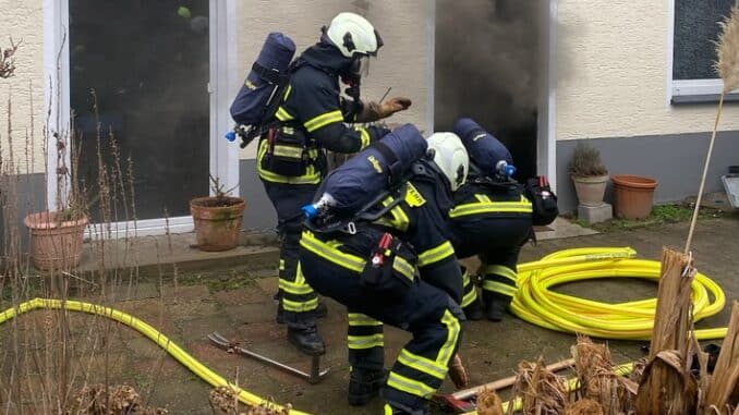 FW-MK: Kellerbrand in Hennen