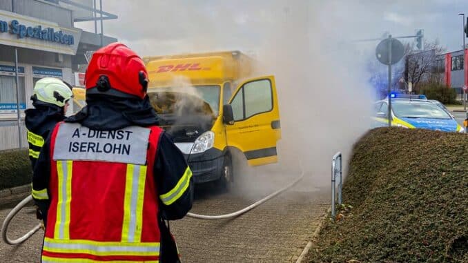 FW-MK: Paketfahrzeug brennt am frühen Mittag des 24.12.