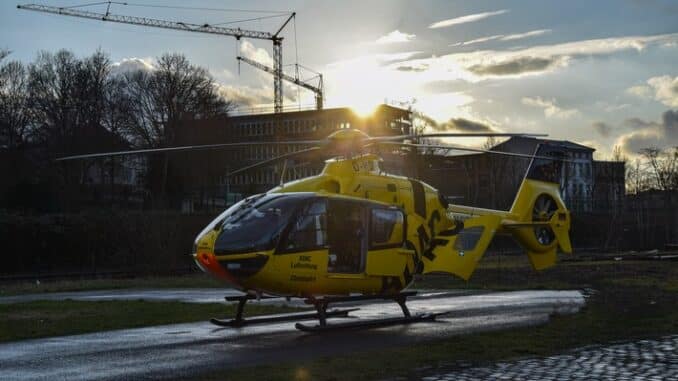 FW-MK: Rettungshubschrauber landet am Bahnhof