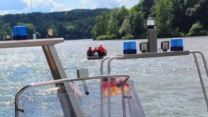 FW-MK: Rettungshunde finden leblose Person am Baldeneysee in Essen