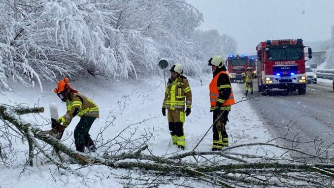 FW-MK: Schneetief "Charly" sorgt für viel Arbeit