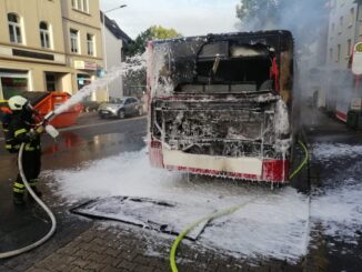 FW-MK: Schulbus brennt am Mittwochmorgen