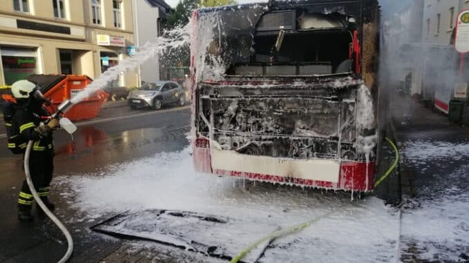 FW-MK: Schulbus brennt am Mittwochmorgen
