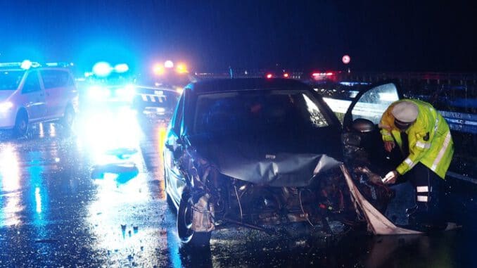 FW-MK: Schwerer Verkehrsunfall auf der Autobahn A46