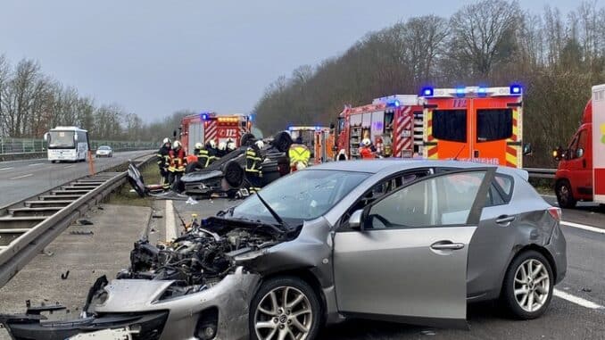 FW-MK: Verkehrsunfall mit vier Verletzen auf der Autobahn
