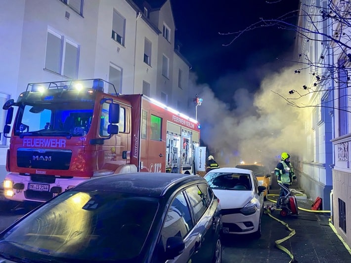 FW-MK: Wohnungsbrand - 8 Personen gerettet