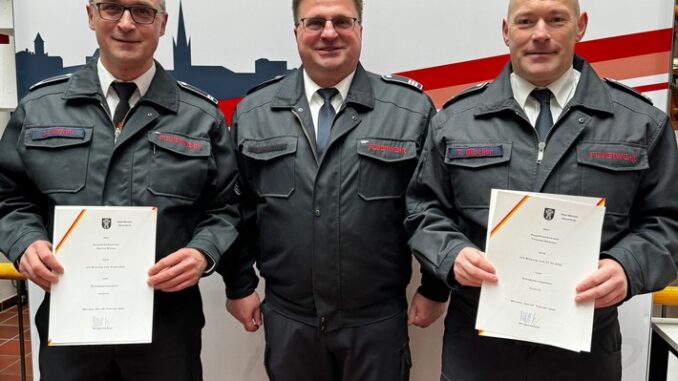 FW Menden: Beförderungen nach erfolgreicher Laufbahnprüfung