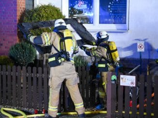 FW Menden: Brand in einem Friseursalon ohne Verletzte