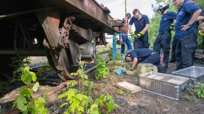 FW Menden: Feuerwehr lernt Besonderheiten der Regionalzüge