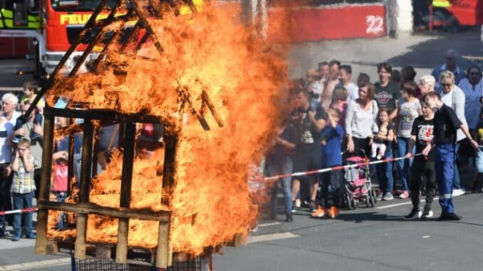 FW Menden: Feuerwehrfest am Ziegelbrand - ein toller Tag für Groß und Klein