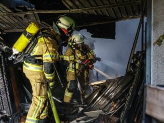 FW Menden: Garagenbrand führt zu Zugalarm der Feuerwehr Menden