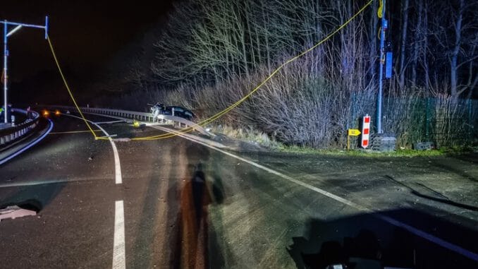 FW Menden: Nächtlicher Verkehrsunfall