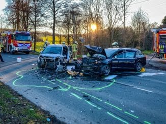 FW Menden: Schwerer Verkehrsunfall mit fünf Verletzten