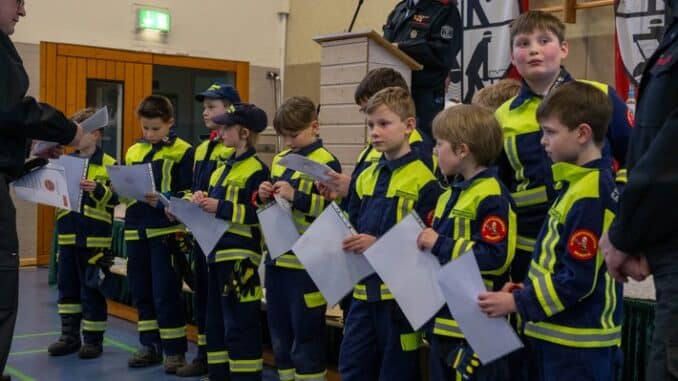 FW Menden: Über 100 Ehrungen bei Stadtjahresdienstbesprechung der Feuerwehr Menden