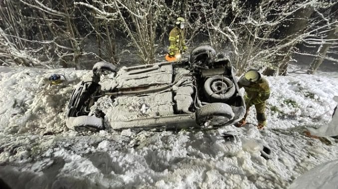 FW Menden: Verkehrsunfall im Schneetreiben