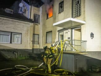 FW Menden: Wohnungsbrand - Mehrfache Menschenrettung