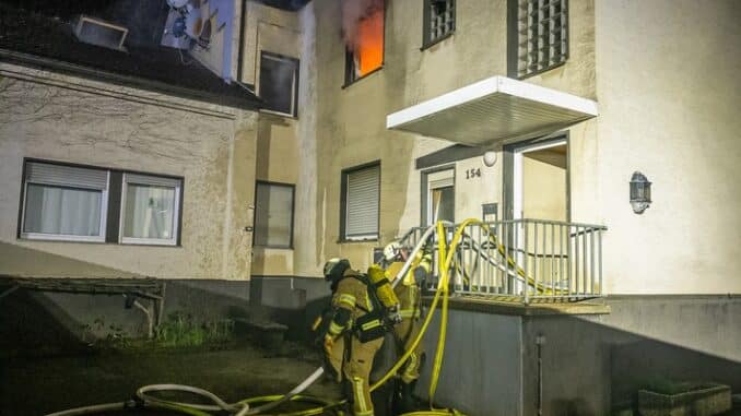 FW Menden: Wohnungsbrand - Mehrfache Menschenrettung