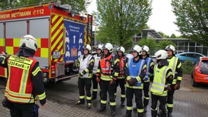 FW Mettmann: 26 Prüflinge der Feuerwehrgrundausbildung verstärken die Mettmanner Feuerwehr