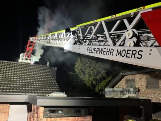 FW Moers: Kaminbrand beschäftigt Feuerwehr Moers am Donnerstagabend