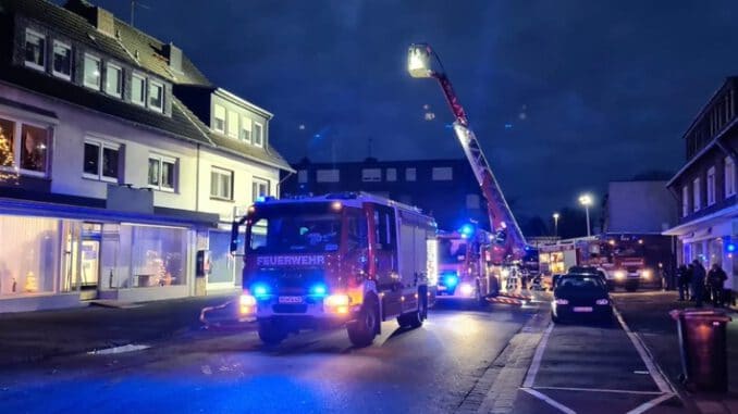 FW Moers: Kellerbrand in Moers-Repelen