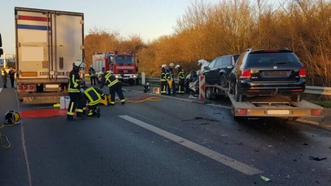 FW Moers: Mehrere Einsätze am Dienstagnachmittag für die Feuerwehr Moers