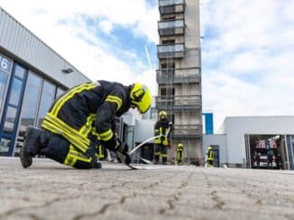 FW-NE: Fahrzeugbrand in Tiefgarage | Keine Personen verletzt