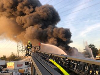 FW-NE: Großbrand am Schrottplatz Morgensternsheide | Abschlussmeldung